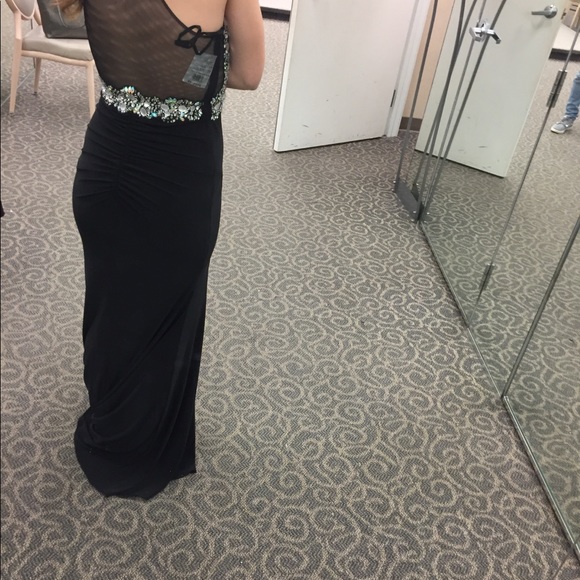 Black prom dress, worn once. In new condition - Picture 2 of 4